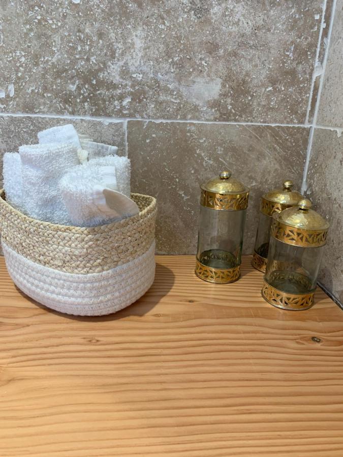 Le Cabanon De Val Bed & Breakfast Gassin Bagian luar foto