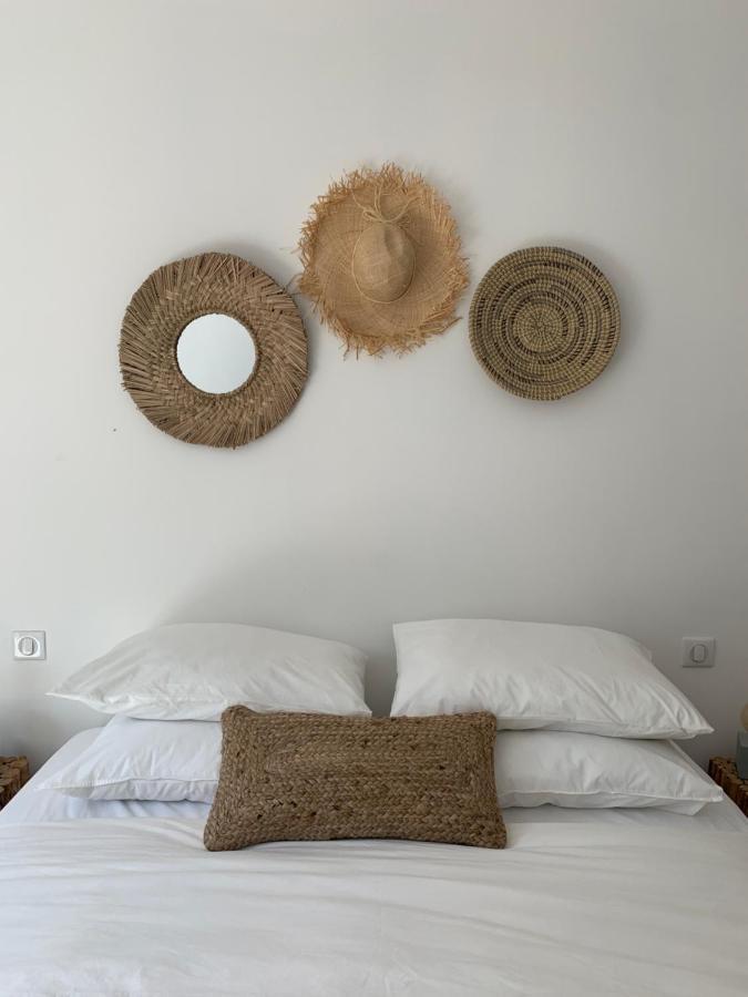Le Cabanon De Val Bed & Breakfast Gassin Bagian luar foto