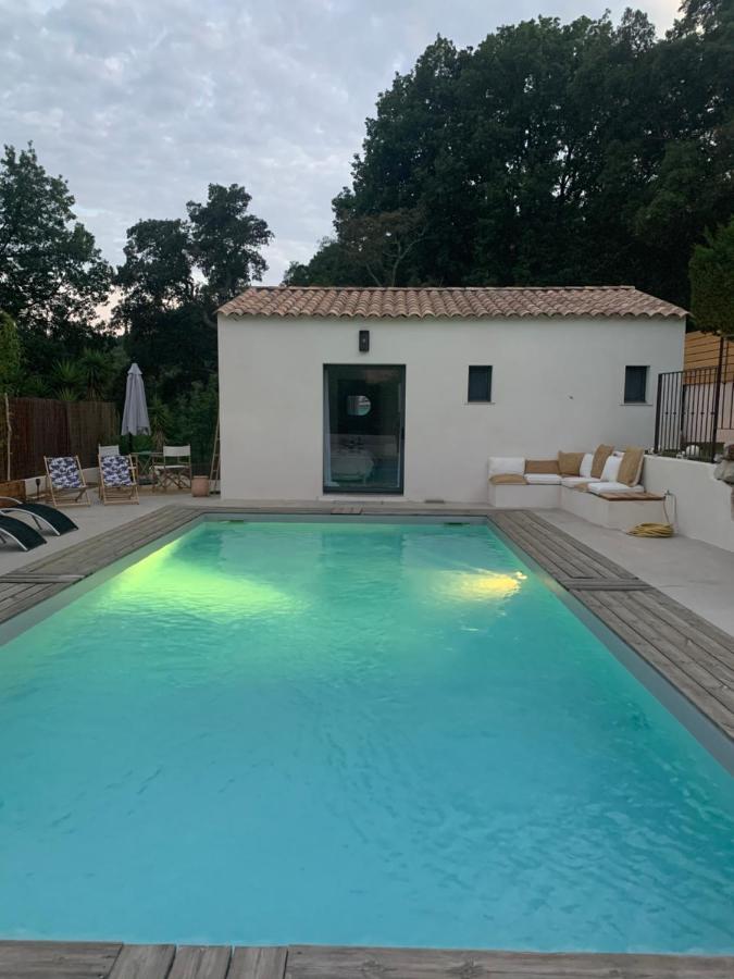 Le Cabanon De Val Bed & Breakfast Gassin Bagian luar foto
