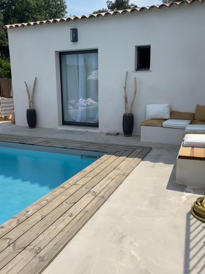 Le Cabanon De Val Bed & Breakfast Gassin Bagian luar foto