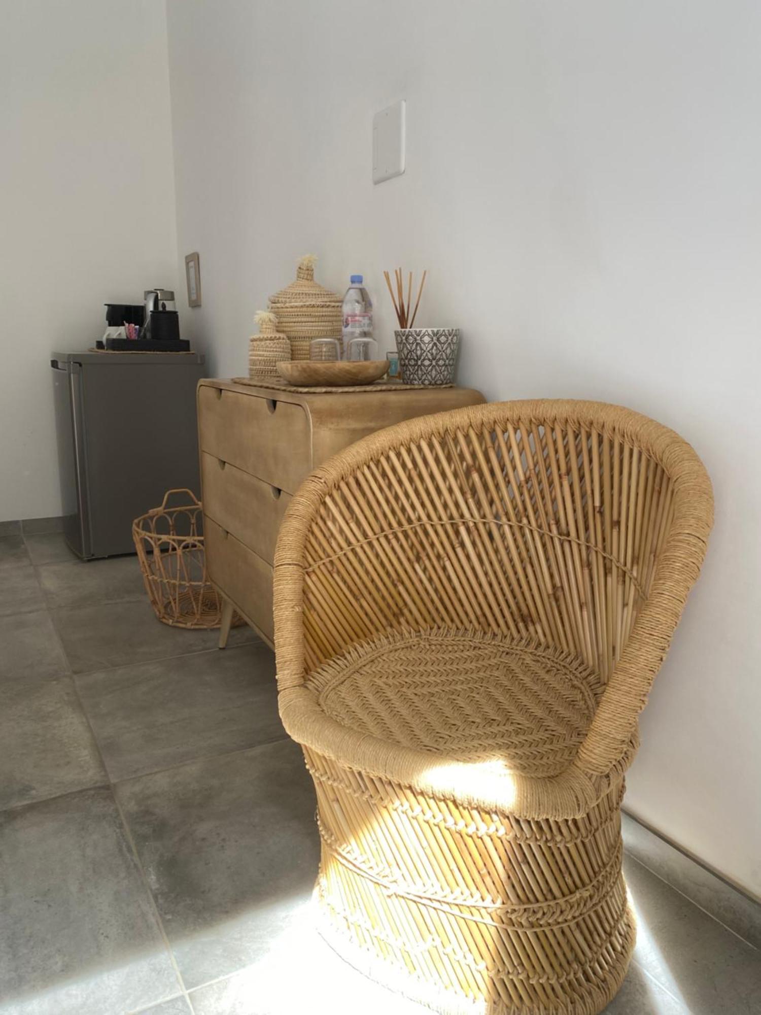 Le Cabanon De Val Bed & Breakfast Gassin Bagian luar foto