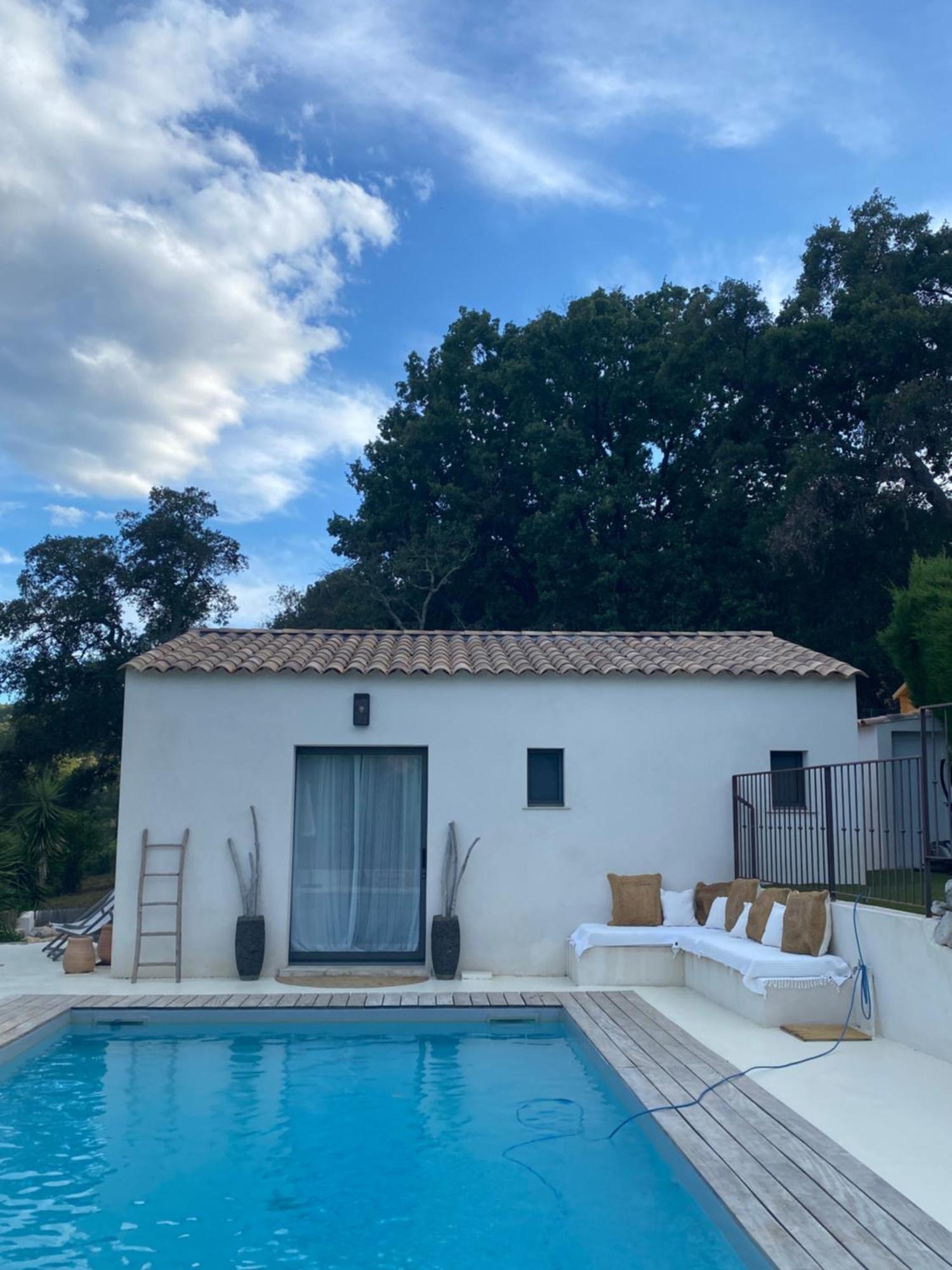 Le Cabanon De Val Bed & Breakfast Gassin Bagian luar foto